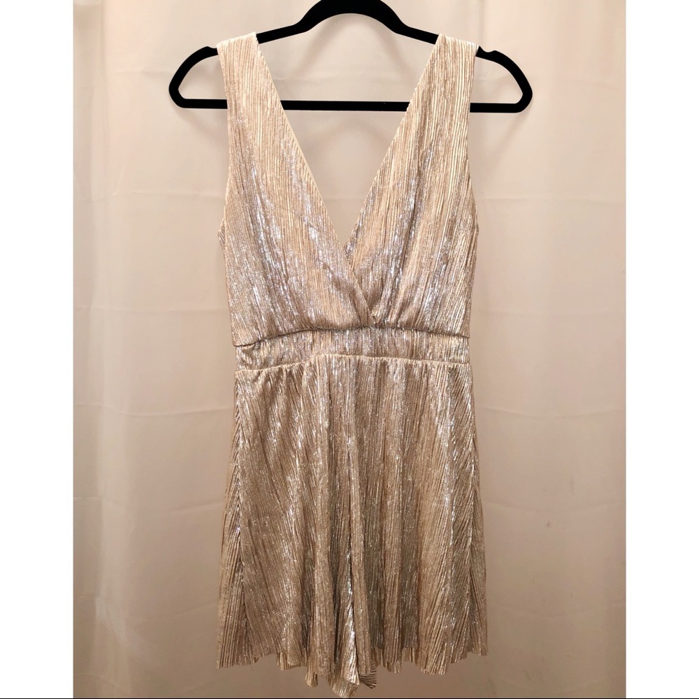 Love Culture Gold V-neck Romper 🤍